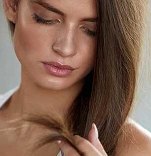 केसांच्या बाबतीत करता त्याच चुका, म्हणून केसांना फाटे फुटणं थांबतच नाही, पाहा तुम्ही कोणती चूक करता?