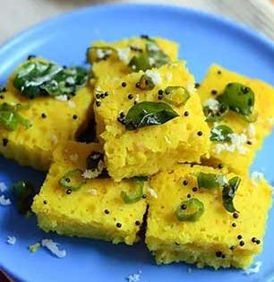 दुप्पट फुगून कापसासारखा मऊ होणारा गुजरात स्पेशल खमण ढोकळा! रेसिपी एकदा ट्राय करून पाहाच..