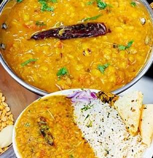 हॉटेलसारखी परफेक्ट, चटपटीत आणि चव जिभेवर रेंगाळणारी 'तडका डाळ' तयार करण्याची सोपी आणि अचूक रेसिपी...