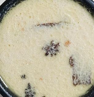 कोल्हापूरचा प्रसिद्ध पांढरा रस्सा आणि व्हेज? पाहा शाकाहारी लोकांसाठी हिवाळ्यातला झणझणीत बेत