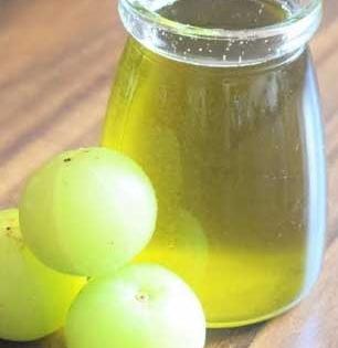 हिवाळ्यात करा ताज्या, रसरशीत आवळ्याचे शुद्ध तेल! केसांच्या अनेक समस्यांवर एकच ठोस उपाय - केसांसाठी गुणकारी...