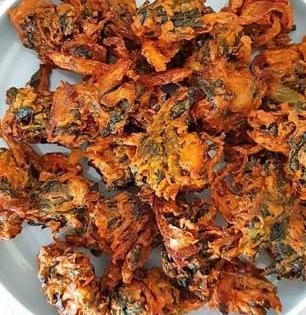 गारेगार थंडीत करून खा पालकाची गरमागरम खमंग भजी, घ्या एकदम सोपी आणि खूप टेस्टी रेसिपी