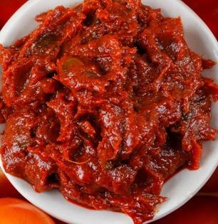 मुसळधार पावसात भाज्या महागल्या? करा २ टोमॅटोंचा ठेचा फक्त ५ मिनिटांत, जेवणाचा बेत होईल मस्त