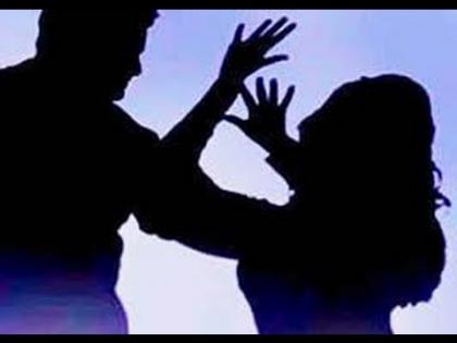 10 offenses against husband, wife torture; Beatings for retraction of torture case | महिलेसह पतीवर अत्याचार प्रकरणी दहा जणांविरुध्द गुन्हा; अत्याचाराची फिर्याद मागे घेण्यासाठी केली मारहाण