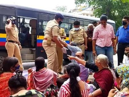 Medha Patkar hunger strike for the demands of Century Mill workers in Mumbai Police takes action | मुंबईत सेंच्युरी मिल कामगारांच्या मागण्यांसाठी मेधा पाटकरांचं उपोषण आंदोलन; पोलिसांनी आंदोलनकांना घेतलं ताब्यात