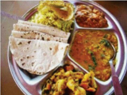 Due to ‘lockdown’ passed on; Shivbhojan plate to give bread! | ‘लॉकडाऊन’मुळे रोजी गेली; रोटी देणार शिवभोजन थाळी!