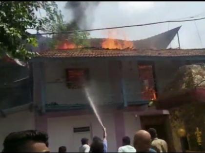 fire broke out at house in Bhiwandi wal village | भिवंडीत वळ गावात आगीत एक मजली कौलारू घर जाळून खाक