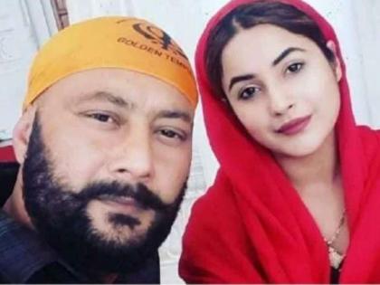 Actor Shehnaaz Gill's father Santokh Singh Sukh shot at by two armed men in Amritsar | Shehnaaz Gill: शहनाज गिलच्या वडिलांवर हल्ला; गोळीबार करून हल्लेखोर पसार