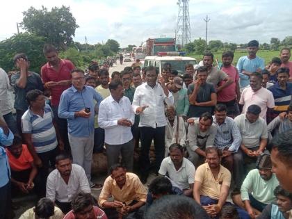 Farmers Aggressive for Panchnama; Road stop at Mahuli, Belora | पंचनाम्यासाठी शेतकरी आक्रमक; माहुली, बेलोरा येथे रास्ता रोको