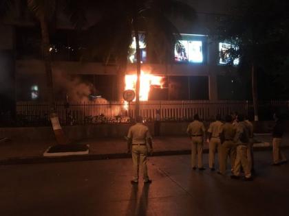 In the Mumbai hotel trial, four fire engines and fire brigade were filed | मुंबईतील हॉटेल ट्रायडंटमध्ये आग, अग्निशमन दलाच्या 4 गाड्या दाखल