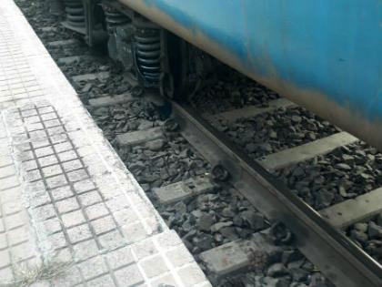 Varanasi - The canister of the Hubli Express collapsed near Vambori | वाराणसी - हुबळी एक्सप्रेस चार तास उशिरा