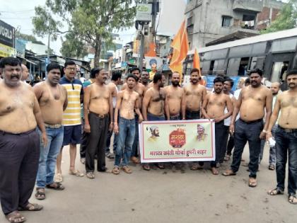 Maratha Reservation: Half naked agitation for Maratha revolution in Hupri kolhapur | Kolhapur- मराठा आरक्षण: हुपरीत 'मराठा क्रांती'च्यावतीने अर्धनग्न आंदोलन