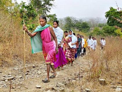 Avoiding the registration of tribals | आदिवासींच्या कूळ नोंदणीस टाळाटाळ