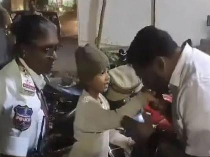 Emotional Video: Dad, don't drink and drive, I need you; Female police officer pleads with son to father | बाबा, दारु पिऊन गाडी चालवू नका, मला तुमची गरज आहे; महिला पोलिसाने मुलाकडून पित्याला साद घातली Emotional Video: Dad, don't drink and drive, I need you; Female police officer pleads with son to father | बाबा, दारु पिऊन गाडी चालवू नका, मला तुमची गरज आहे; महिला पोलिसाने मुलाकडून पित्याला साद घातली