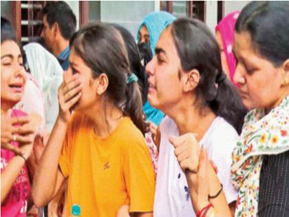 Jai Hind Papa... Tears burst while bidding the last farewell to martyred Colonel Singh | जय हिंद पापा... शहीद कर्नल सिंग यांना अखेरचा निरोप देताना अश्रूंचा बांध फुटला