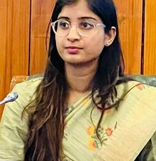 प्रेरणादायी! वडील गमावल्याचं दुःख पण आईची खंबीर साथ; IAS होऊन पूर्ण केलं कुटुंबाचं मोठं स्वप्न