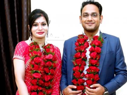 ias yuvraj marmat and ips p monika got married in just two thousand rupees | कौतुकास्पद! हार, मिठाई आणि कोर्ट फी; IAS अधिकाऱ्याने IPS सोबत फक्त 2 हजारांत केलं लग्न