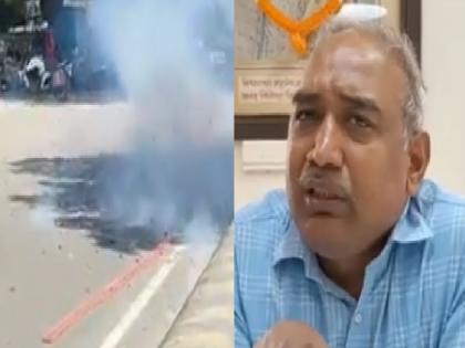 Executive engineer of Mahavitaran arrested while taking bribe of 30 thousand in Ichalkaranji, aggrieved people burst firecrackers | Kolhapur: 'महावितरण'चा कार्यकारी अभियंता ३० हजाराची लाच घेताना अटकेत, त्रस्त मंडळींनी केली फटाक्यांची आतषबाजी Executive engineer of Mahavitaran arrested while taking bribe of 30 thousand in Ichalkaranji, aggrieved people burst firecrackers | Kolhapur: 'महावितरण'चा कार्यकारी अभियंता ३० हजाराची लाच घेताना अटकेत, त्रस्त मंडळींनी केली फटाक्यांची आतषबाजी