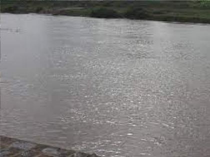 Loom worker jumps into Panchganga river in Ichalkaranji Kolhapur, his wife also tries to jump into the river | Kolhapur: यंत्रमाग कामगाराने घेतली पंचगंगा नदीत उडी, त्याच्या पत्नीनेही नदीत उडी घेण्याचा केला प्रयत्न 