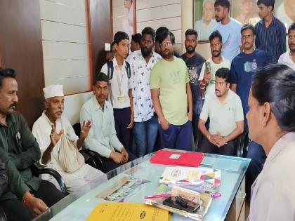 Parents oppose decision not to allow female students to wear Tikli in a school in Ichalkaranji kolhapur | Kolhapur: विद्यार्थिनींनी शाळेत टिकली न लावण्याचा निर्णय, पालकांनी मुख्याध्यापकांना धरले धारेवर