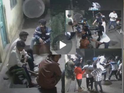 A gang attacked four people with sharp weapons and sticks in Ichalkaranji seriously injuring them over an old dispute | Kolhapur: जुना वाद, इचलकरंजीत टोळक्याकडून बेदम मारहाण; चौघे जखमी, व्हिडीओ व्हायरल A gang attacked four people with sharp weapons and sticks in Ichalkaranji seriously injuring them over an old dispute | Kolhapur: जुना वाद, इचलकरंजीत टोळक्याकडून बेदम मारहाण; चौघे जखमी, व्हिडीओ व्हायरल