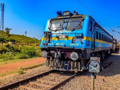 railway passengers are suffering as their ticket getting cancelled if the board the train from later station instead of the reserved | रद्द होणाऱ्या तिकिटाचा मनस्ताप प्रवाशांनी का सोसायचा? संतप्त प्रवाशांचा रेल्वे प्रशासनाला सवाल