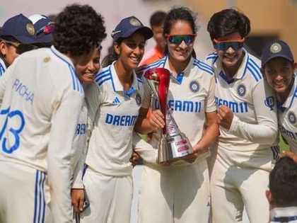 Indian Women's historic Test win; England were bowled out by a record 347 runs on the third day | भारतीय महिलांचा ऐतिहासिक कसोटी विजय; इंग्लंडला तिसऱ्याच दिवशी विक्रमी ३४७ धावांनी लोळवून केला पराक्रम