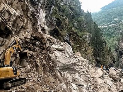 Indonesia Gold Mine Landslide; 12 dead, 18 missing | इंडोनेशियातील सोन्याच्या खाणीत भूस्खलन; १२ जणांचा मृत्यू, १८ बेपत्ता