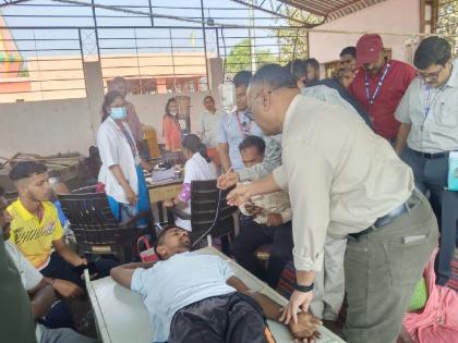 300 people poisoned in Shivnakwadi Kolhapur district from Mahaprasad | Kolhapur: महाप्रसादातून शिवनाकवाडीत ७०० जणांना विषबाधा, रुग्णांवर उपचार सुरु 300 people poisoned in Shivnakwadi Kolhapur district from Mahaprasad | Kolhapur: महाप्रसादातून शिवनाकवाडीत ७०० जणांना विषबाधा, रुग्णांवर उपचार सुरु