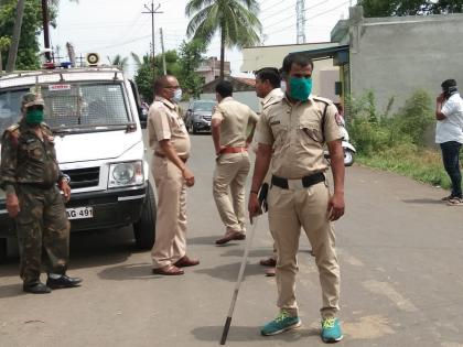 CoronaVirus Lockdown: Foreign Workers Throw Stones at Khotwadi Gram Panchayat | CoronaVirus Lockdown : खोतवाडी ग्रामपंचायतीवर परप्रांतीय कामगारांनी केली दगडफेक