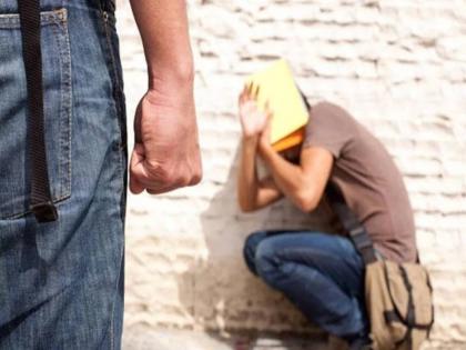 Student stripped naked and beaten with slippers in IIT college hostel Case registered against 3 students, warden suspended | आयआयटी कॉलेजच्या वसतिगृहात विद्यार्थ्याला नग्न करून चप्पलांनी मारहाण; ३ विद्यार्थ्यांविरुद्ध गुन्हा दाखल, वॉर्डन निलंबित