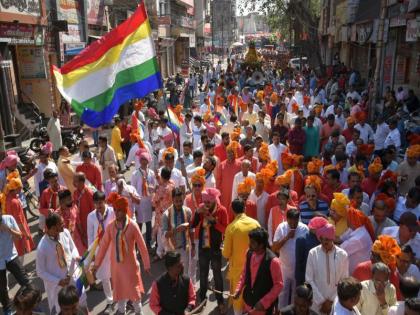 A procession was taken out in Ahmednagar on the occasion of Lord Mahavir's birth anniversary | भगवान महावीरांच्या जयघोषाने राजराजेश्वर नगरी दुमदुमली