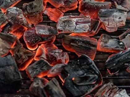 SEE PICS! People buy coal and cow dung cake online as cold spell continues