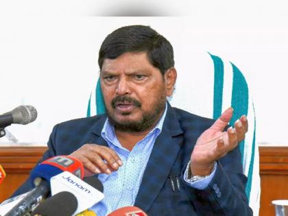 ramdas athawale demand for ministerial post from Devendra fadnavis | रिपाईला हव्यात लोकसभेच्या ३ अन् विधानसभेच्या १५ जागा