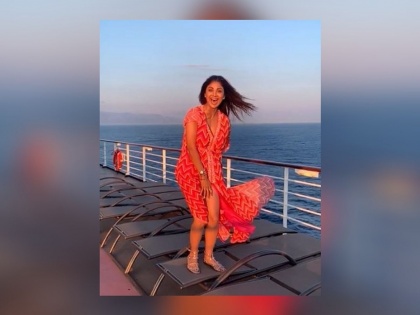 Shilpa Shetty's Oops Moment video on Europe Trip | शिल्पाचा क्रुझवरील Oops मोमेंटचा व्हिडिओ होतोय व्हायरल, थोडक्यात बचावली