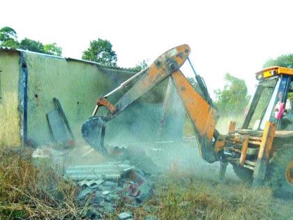 In Vasai, 156 constructions were destroyed | वसईत १५६ बांधकामे पाडली