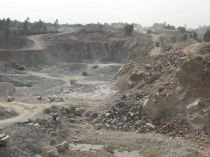 Case in Banwadi village: Illegal excavators fined Rs 3.77 crore | बनवाडी गावातील प्रकरण : अवैध उत्खनन करणाऱ्यांवर ठोठावला ३.७७ कोटीचा दंड