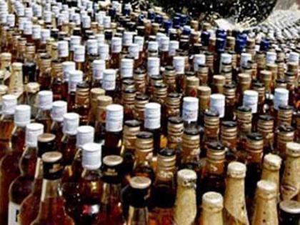 30 lakh illegal liquor was caught near the border of Gujarat | गुजरात हद्दीजवळ ३० लाखांची अवैध दारू पकडली