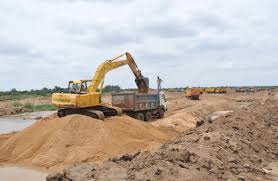  Activate checking teams to prevent illegal traffic of sand! | वाळूची अवैध वाहतूक रोखण्यासाठी तपासणी पथके कार्यान्वित करा!