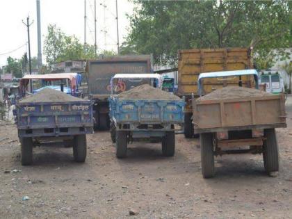 Illegal transportation of sand; Government revenue losses | वाळूची अवैध वाहतूक जोरात; शासनाच्या महसुलास चुना!