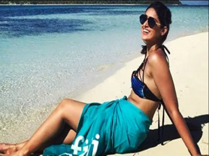 ileana Dcruz Bikini Photos Viral On Internet As Actress Enjoying On Beach In Fiji | कोरोनाकाळातही भटकंती करतेय इलियाना डिक्रुज, या देशात करतेय व्हॅकेशन एन्जॉय