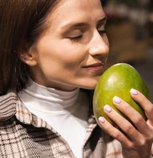 घसघशीत पैसे मोजून नक्की देवगड हापूसच विकत घेताय की..? पाहा हापूस ओळखण्याची नवी ट्रिक