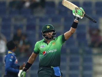Pakistan's young cricketer, who made a century in debut, told the sports anchor Aunt | पदार्पणातच शतक ठोकणाऱ्या पाकिस्तानच्या युवा क्रिकेटपटूने स्पोर्ट्स अँकरला म्हटले आंटी