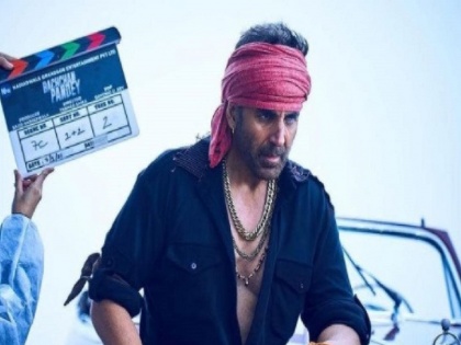 complaint filed against the akshay kumar starrer film bachchan pandey |  अक्षय कुमारचा ‘बच्चन पांडे’ अडचणीत, निर्माता व कलाकारांविरोधात जैसलमेरमध्ये तक्रार