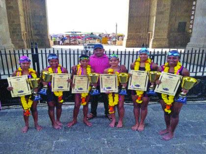 A new record created by swimmers, recorded in the Limca Book of Records | जलतरणपटूंनी रचला नवा विक्रम, लिम्का बुक ऑफ रेकॉर्डमध्ये नोंद