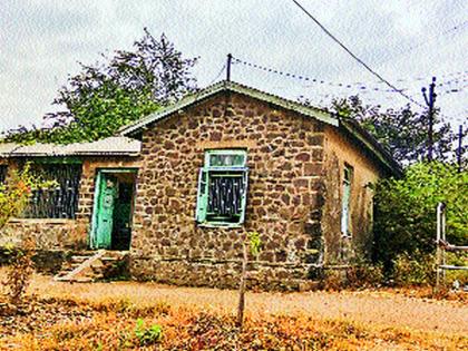 Veterinary dispensaries are miserable, working in the offices of the Department of Rural Development | पशुवैद्यकीय दवाखाने दयनीय, गटविकास अधिका-यांच्या निवासस्थानात चालते कामकाज