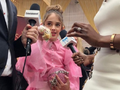 oscars 2020 julia butters packed a turkey sandwich in her purse | Oscars 2020 : पर्समध्ये टर्की सँडविच घेऊन ऑस्कर सोहळ्यात पोहोचली ज्युलिया बटर्स , सगळेच झाले थक्क