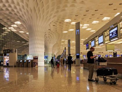 bureau of civil aviation security bcas security enhanced flyers asked to reach airports well in advance | विमान प्रवास करणाऱ्यांसाठी मोठी बातमी, आता 4 तास आधीच जावं लागणार विमानतळावर