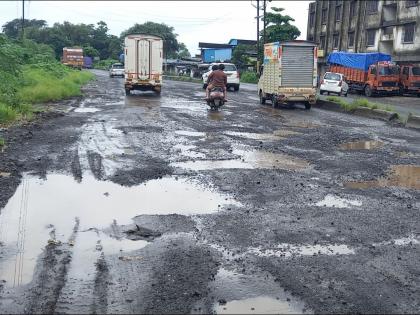 Dilapidated condition of Mankoli Chinchoti road in Bhiwandi; Citizens demand SIT inquiry | भिवंडीतील मानकोली चिंचोटी रस्त्याची दुरावस्था; एसआयटी चौकशी करण्याची नागरिकांची मागणी