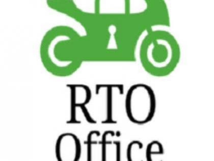 The youth's quarrel with the RTO officials | आरटीओ अधिका-यांशी तरुणाची अरेरावी